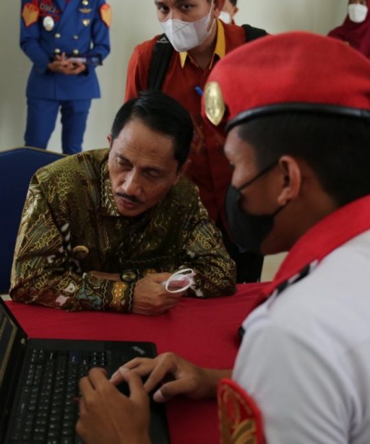 Novrizal, Taruna Poltek SSN Mengembangkan Lie Detector dengan nama Pluto Polygraph.
