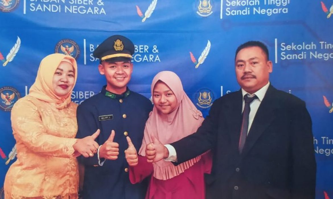 “Some times we come last, but we did our best”, Melandy Andriawan.  Kisah Sukses Pejuang Sekolah Kedinasan Poltek SSN