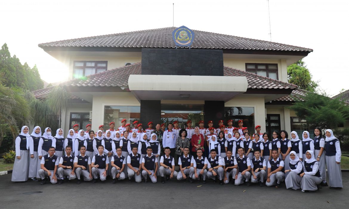Kunjungan Ibu Nanny Hadi Tjahjanto Berserta Siswa/i SMA Pradita Dirgantara Ke Kampus Poltek SSN