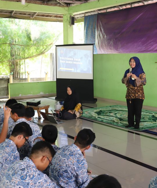 Poltek SSN Turut Hadir Pada Kegiatan “Bedah Kampus” di SMA Negeri 17 Kota Bekasi