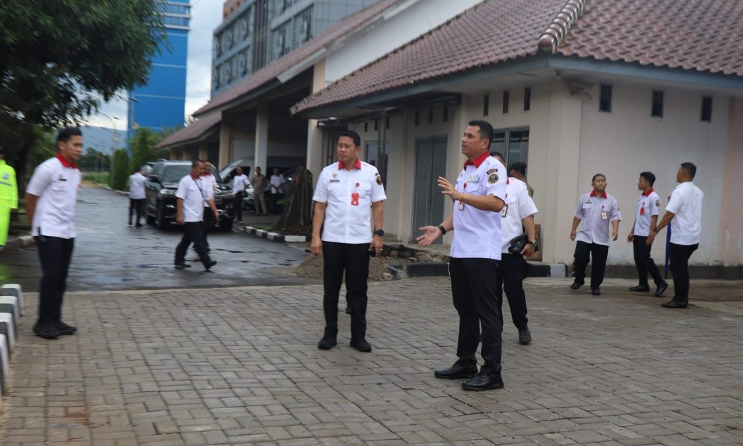 Wakil Kepala BSSN Meninjau Fasilitas Dapur Umum di Kampus Poltek SSN