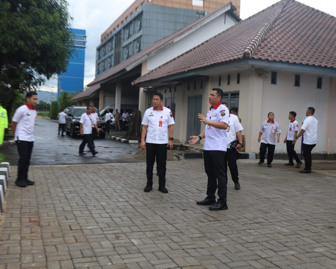 Wakil Kepala BSSN Meninjau Fasilitas Dapur Umum di Kampus Poltek SSN