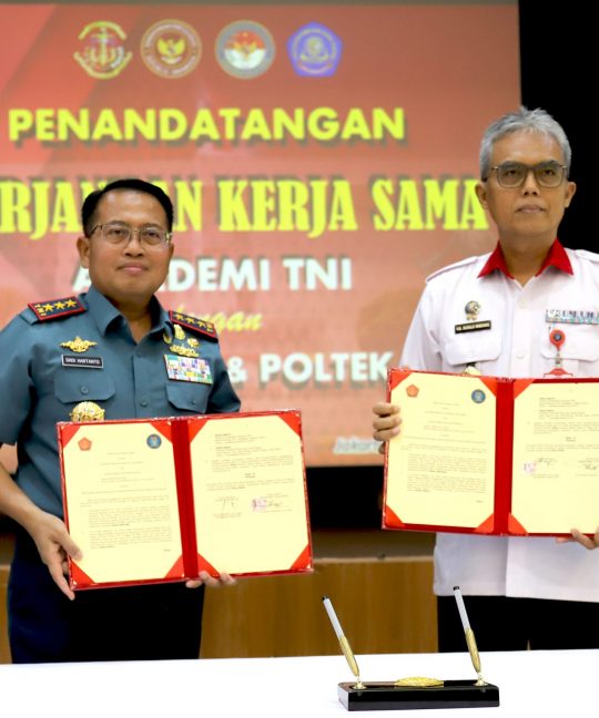 Penandatanganan Perjanjian Kerja Sama antara Akademi TNI dengan Poltek SSN
