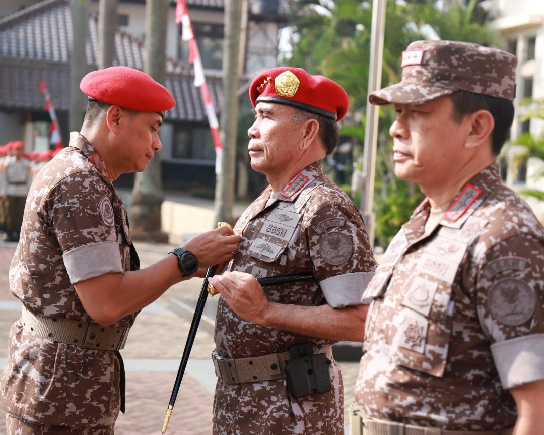TRADISI PENYEMATAN BREVET KEHORMATAN SANAPATI DAN PERESMIAN DRUMBAND GALA PAROKSHARTA