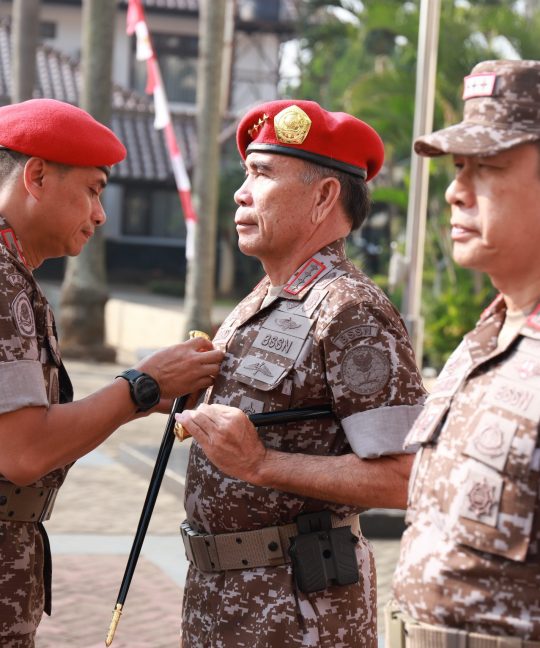 TRADISI PENYEMATAN BREVET KEHORMATAN SANAPATI DAN PERESMIAN DRUMBAND GALA PAROKSHARTA