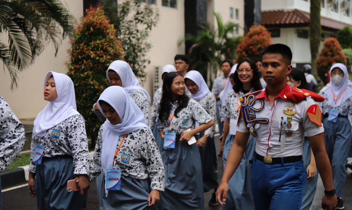 SMAN 48 Jakarta Melaksanakan Campus Tour di Poltek SSN