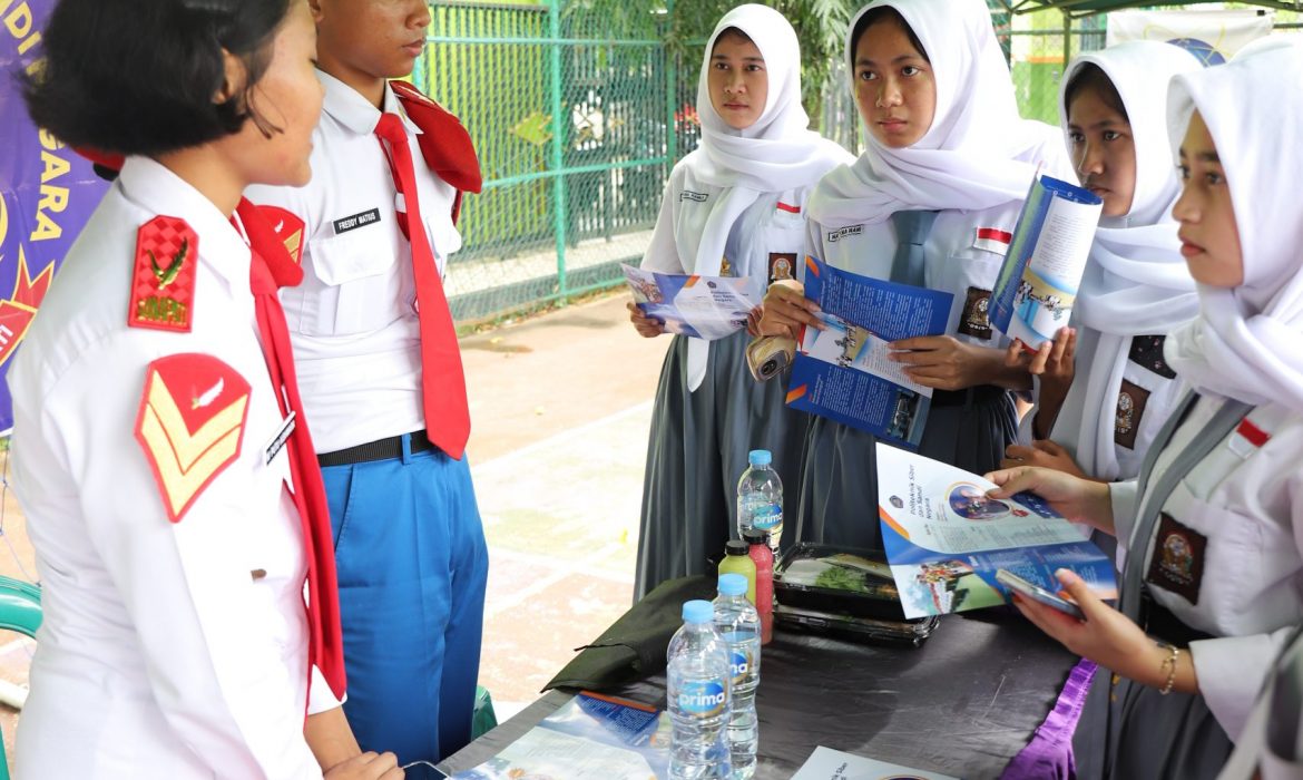 Perkenalkan Kampus Keamanan Siber di Edufair SMA N 1 Parung