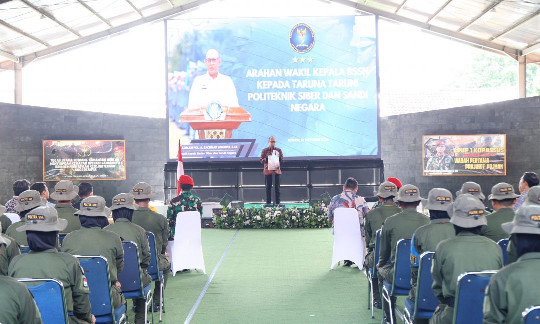 Wakil Kepala BSSN Berikan Jam Pimpinan kepada Taruna Pratama Poltek SSN Pada Latsarmil 2025