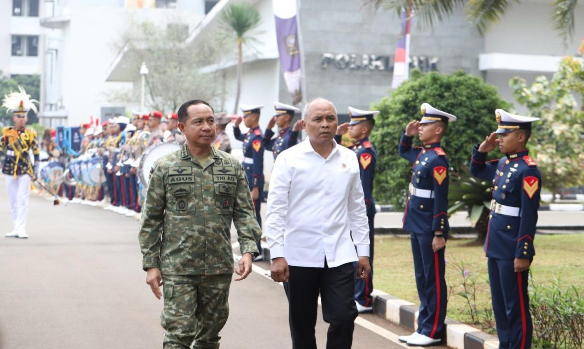 Penganugerahan Tanda Penghargaan Adibhakti Sanapati dan Ceramah Umum Panglima TNI